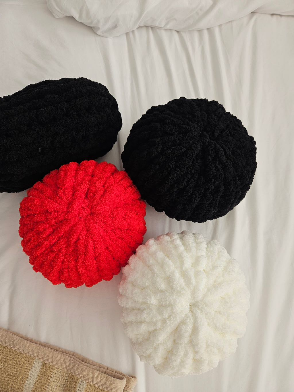 Kuschelkissen Rot – Handgefertigtes Marshmallow-Kissen - Velyna Bags