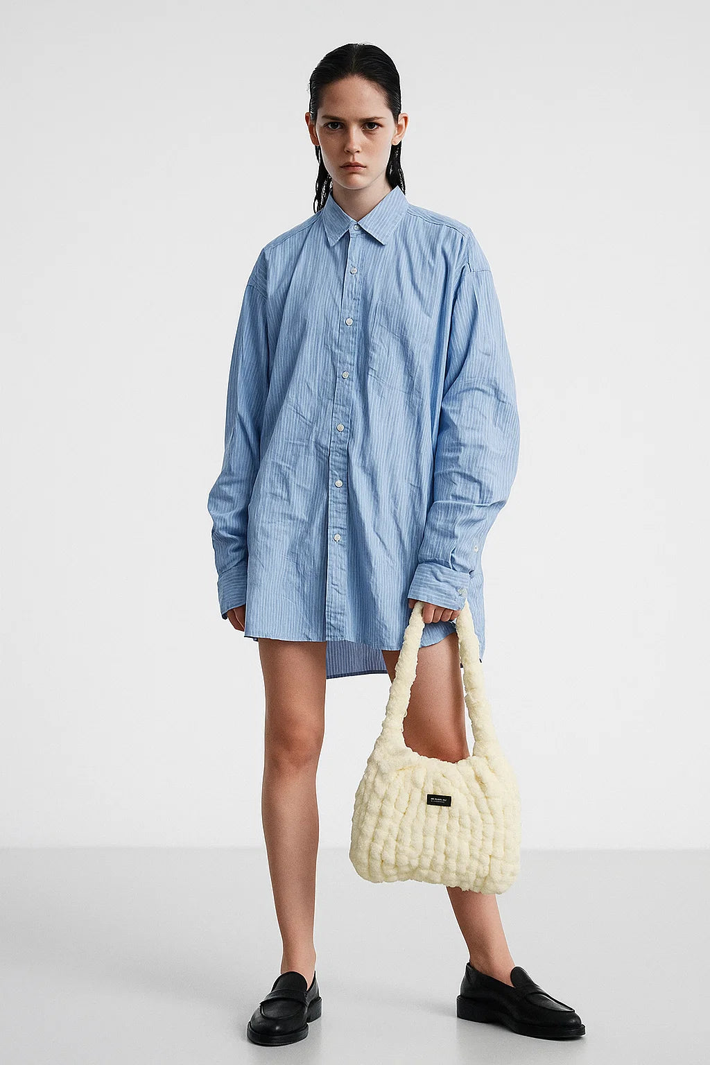 Flauschige Tasche Damen Weiß mit Geflochtenem Griff - Velyna Bags