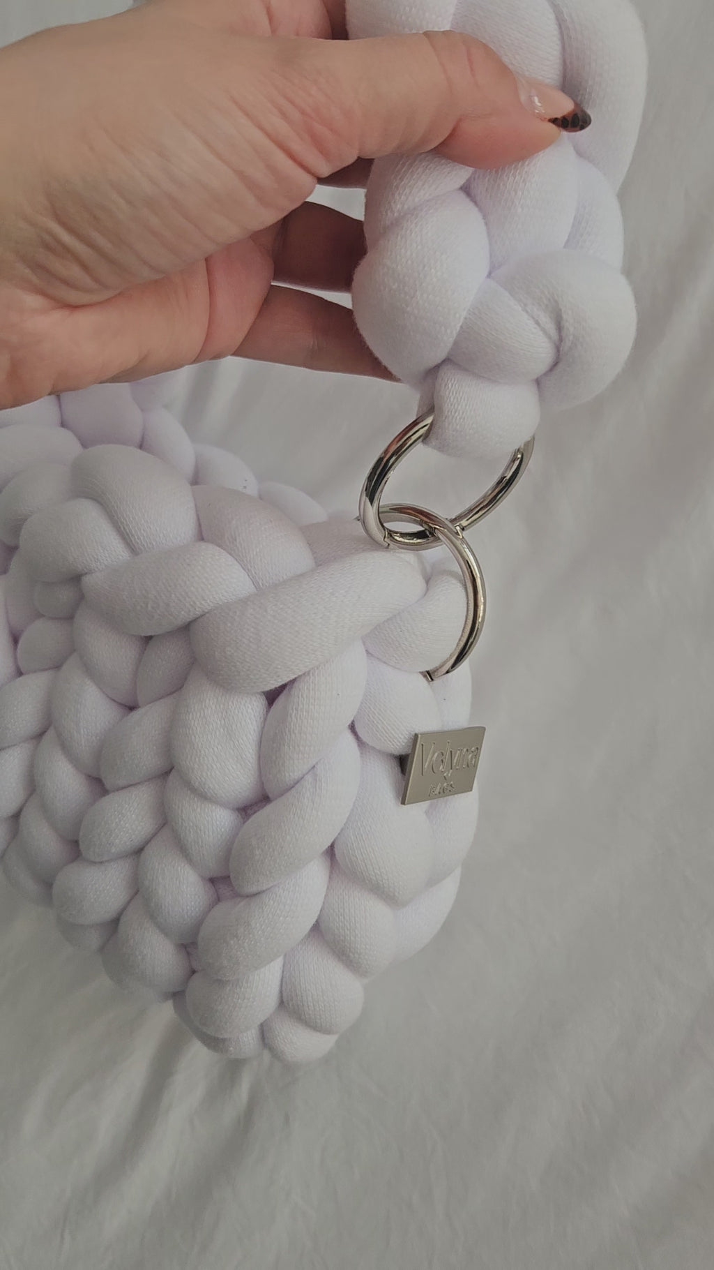 Cloudy Knot – Handgefertigt