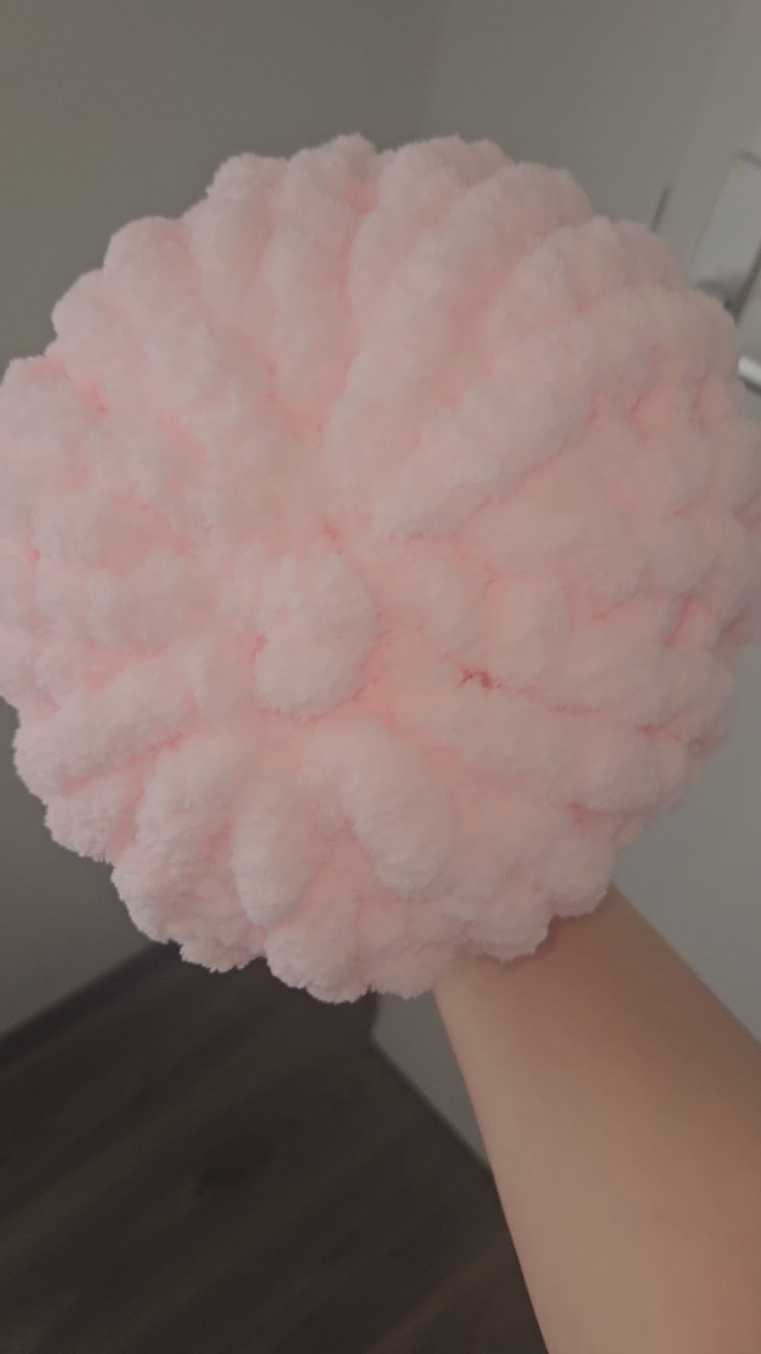 Marshmallow Plüschkissen Rosa – Handgefertigt & Kuschelig