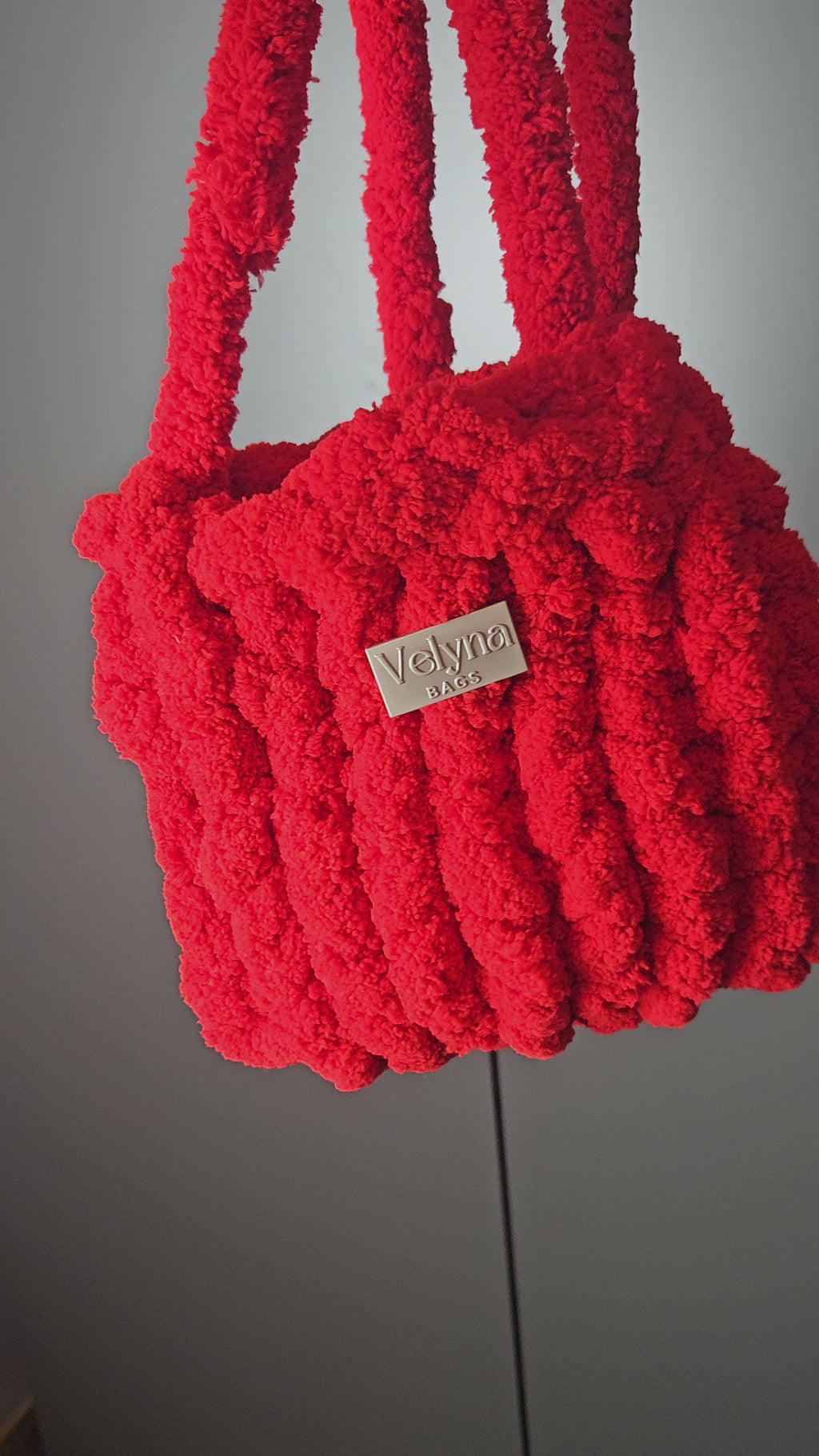 Rote Marshmallow Tasche aus Chenille mit langem Griff
